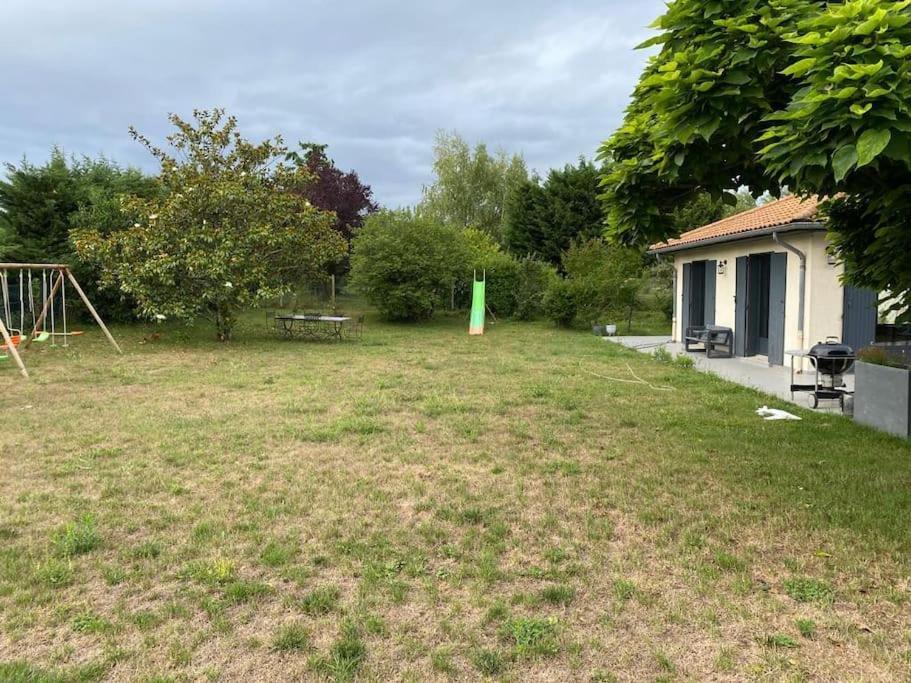 Logements Chaleureux Dans Maison Avec Piscine A 35 Min De Lyon Alix المظهر الخارجي الصورة