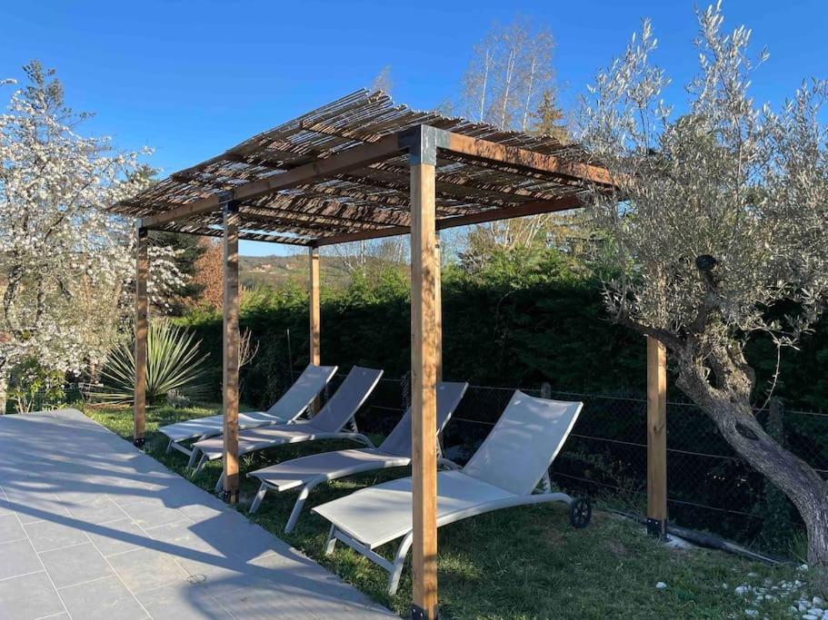 Logements Chaleureux Dans Maison Avec Piscine A 35 Min De Lyon Alix المظهر الخارجي الصورة