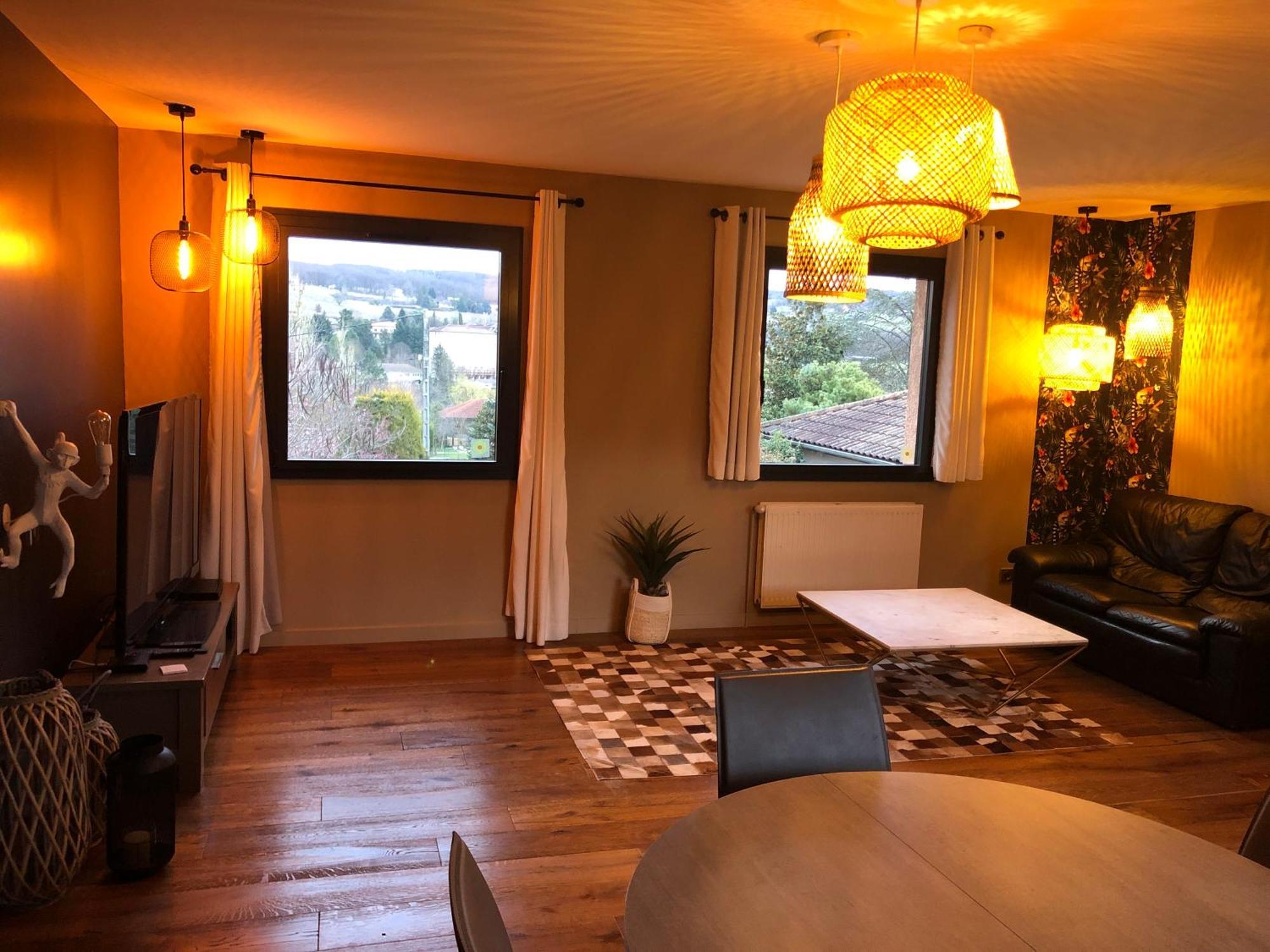 Logements Chaleureux Dans Maison Avec Piscine A 35 Min De Lyon Alix المظهر الخارجي الصورة
